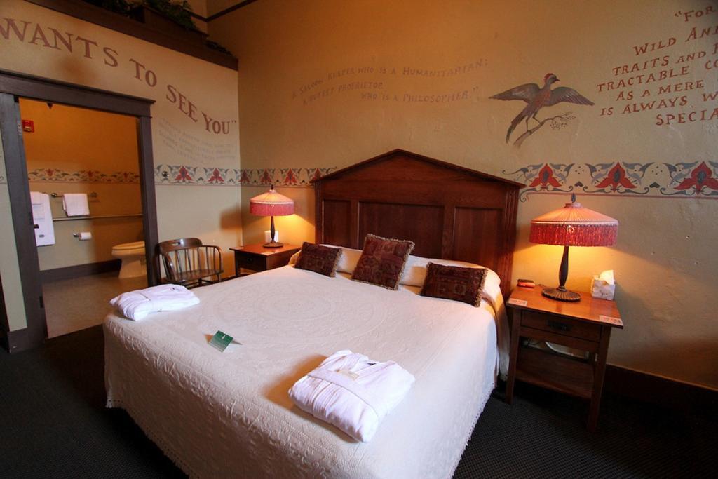 Mcmenamins Olympic Club Villa Centralia Buitenkant foto